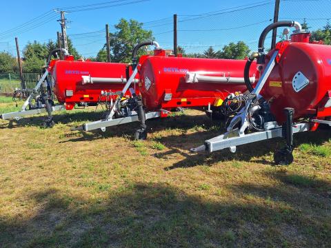 DETK 6500 (6,5 m3) szippantó nálunk már alapból kívül-belül festett kivitelben, kardánnal, műszakival, még készletről