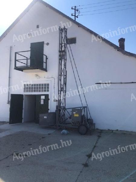 Kiadó 800 m²-es épületrész ipari célra Kádártán