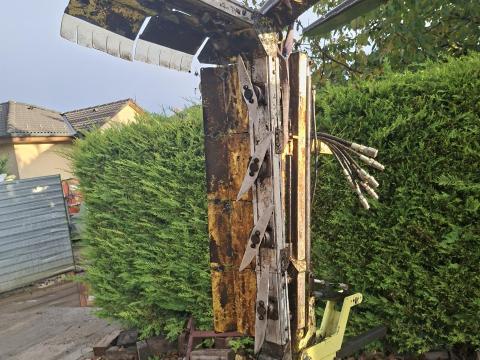 Csonkázó forgókéses gép jó állapotban eladó Csonkázó forgókéses gép jó állapotban eladó