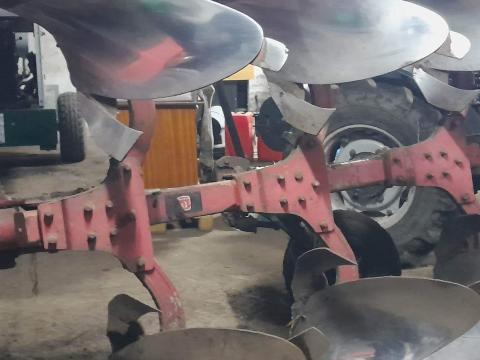 Váltvaforgató eke eladó Váltvaforgató eke eladó