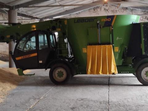 Faresin Leader 1100 Takamánykocsi/etetőkocsi