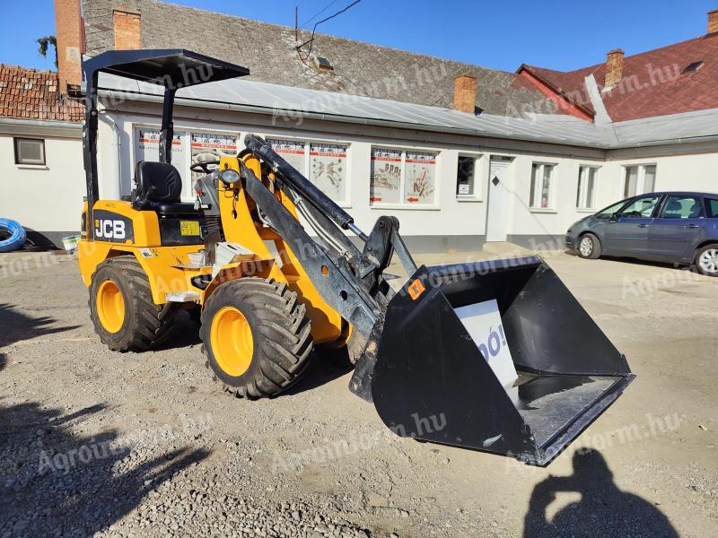 JCB 403 derékcsuklós rakodó AJÁNDÉK Quicke kanállal