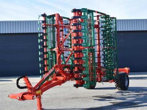 Agromasz AUC 60t félig- függesztett magágykészítő kompaktor Agromasz AUC 60t félig- függesztett magágykészítő kompaktor