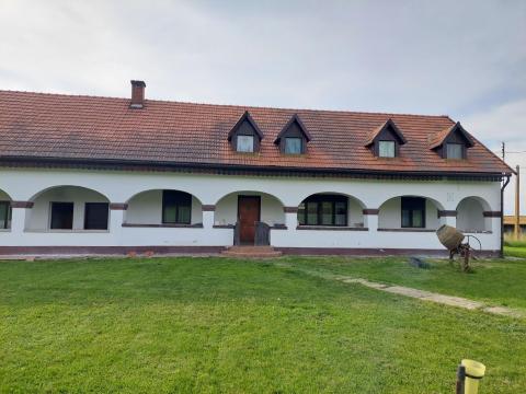 Legelők és családi ház eladó, akár 1,2 ha szántóval Legelők és családi ház eladó, akár 1,2 ha szántóval