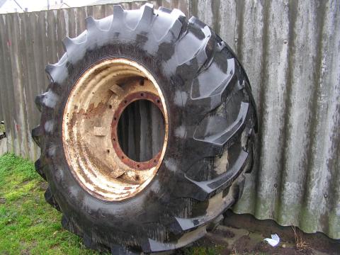 Rába 250 kerék 20.8xR34 Rába 250 kerék 20.8xR34