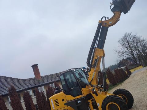 MR3000 teleszkópos rakodó Euro 5 motorral, forgalomba helyezve