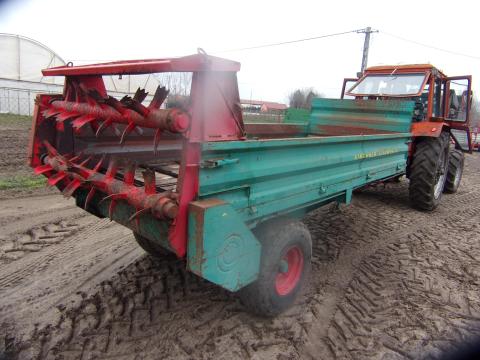 Kirchner Triumph 45 tip 4,5 tonnás 2 fekvőhengeres vas oldalas trágyaszóró Kirchner Triumph 45 tip 4,5 tonnás 2 fekvőhengeres vas oldalas trágyaszóró