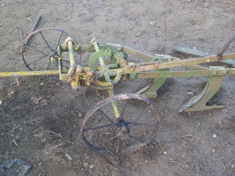 Háromfejes lovaseke eladó