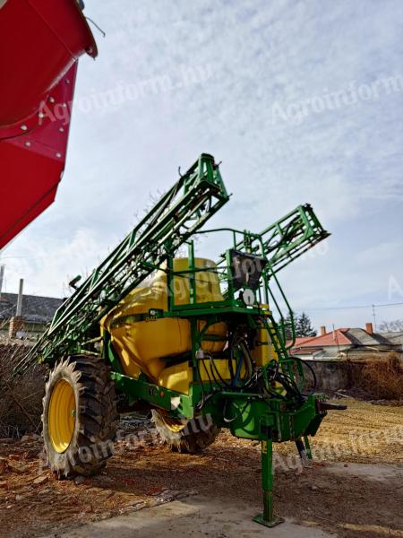 John Deere 840 vontatott permetező eladó