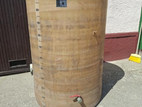 Úszófedeles tartály, pumpás, 1200 l Úszófedeles tartály, pumpás, 1200 l