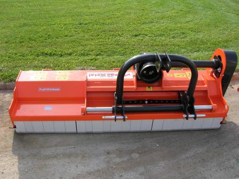 MegaMetal UM 180-200-220 szárzúzó MegaMetal UM 180-200-220 szárzúzó