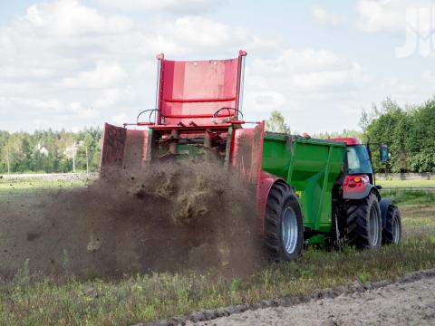 PRONAR NV161/5 SZERVESTRÁGYASZÓRÓ PÓTKOCSI PRONAR NV161/5 SZERVESTRÁGYASZÓRÓ PÓTKOCSI
