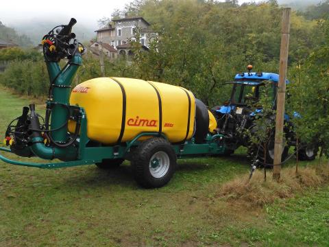 CIMA BLITZ 55 2000 literes vontatott permetezőgép CIMA BLITZ 55 2000 literes vontatott permetezőgép