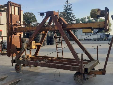 Vontatható emelő kosár Vontatható emelő kosár