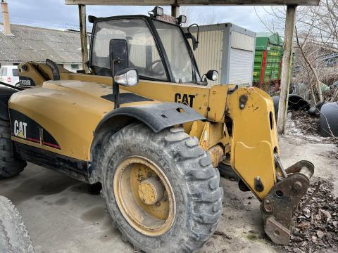 Caterpillar TH330B teleszkópos rakodó trágyarakó kanállal és tartozékokkal Caterpillar TH330B teleszkópos rakodó trágyarakó kanállal és tartozékokkal