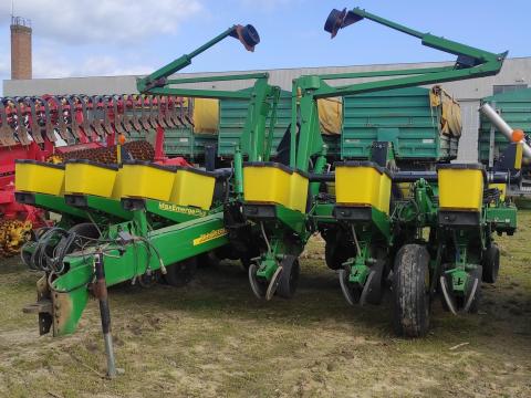 John Deere 1760, 12 soros szemenkénti vetőgép John Deere 1760, 12 soros szemenkénti vetőgép