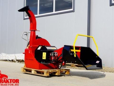 REMET RT-690 R behúzó hengeres ágaprító REMET RT-690 R behúzó hengeres ágaprító