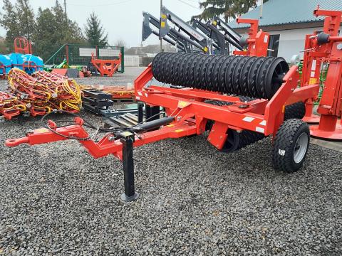 Euro-masz vontatott Cambridge henger 6,2 m munkaszélességgel akcióban