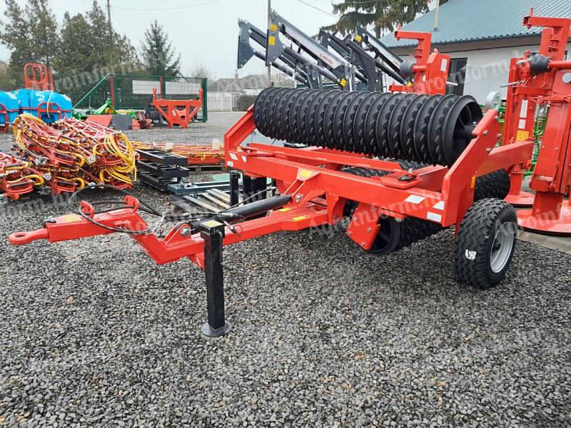 Euro-masz vontatott Cambridge henger 6,2 m munkaszélességgel akcióban