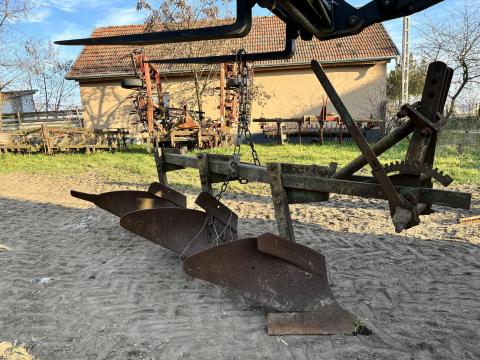 Eladó 3 fejes bontható vázas ágyeke