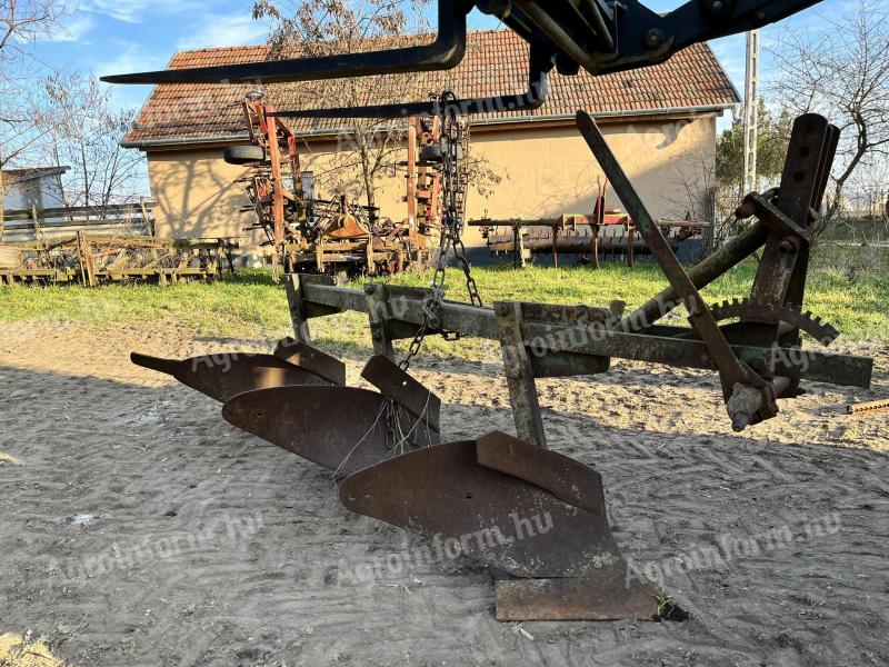 Eladó 3 fejes bontható vázas ágyeke