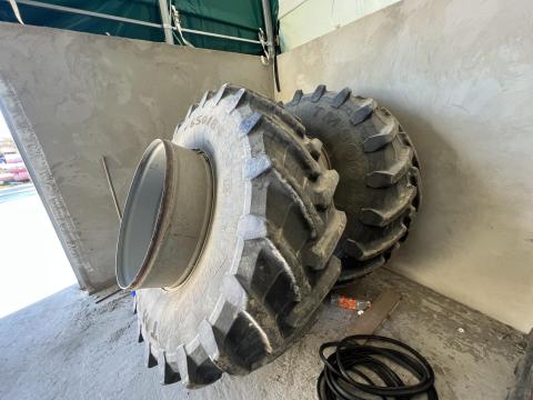 NEW HOLLAND 8000, CASE-IH Magnum ikerkerék garnitúra NEW HOLLAND 8000, CASE-IH Magnum ikerkerék garnitúra