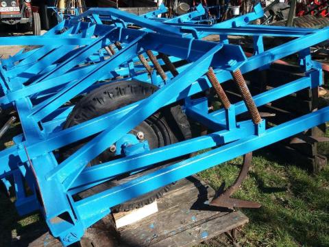 Sorközművelő talajművelő kultivátor V-kapás 4 m teljesen felújítva Sorközművelő talajművelő kultivátor V-kapás 4 m teljesen felújítva