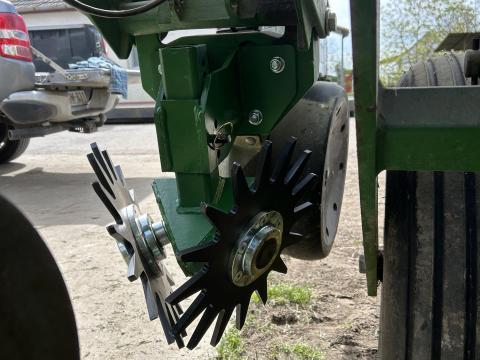 John Deere vetőgép sávtisztító,  tömörítőkerék John Deere vetőgép sávtisztító,  tömörítőkerék