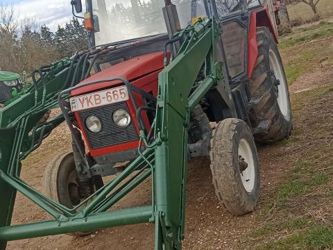 Zetor 7711 eladó homlokrakodóval és tartozékokkal Zetor 7711 eladó homlokrakodóval és tartozékokkal
