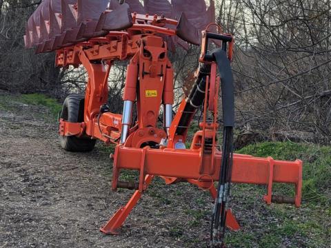 KUHN | MULTI-LEADER 6 fejes félig függesztett váltva forgató eke KUHN | MULTI-LEADER 6 fejes félig függesztett váltva forgató eke