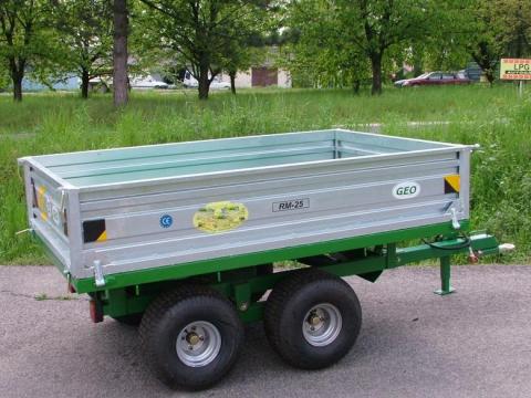 GEO RM25-2500 kg teherbírású, billenős, tandem pótkocsi GEO RM25-2500 kg teherbírású, billenős, tandem pótkocsi