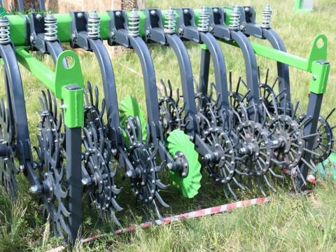 Küllős kapa Green Star 5,4 m, 25 tag, hidraulikus, MTZ-re is alkalmas Küllős kapa Green Star 5,4 m, 25 tag, hidraulikus, MTZ-re is alkalmas