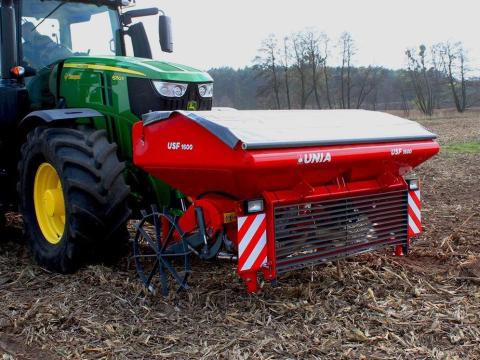 UNIA USF 1600 front tartály