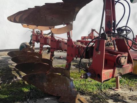 Kverneland 4 fejes váltvaforgós eke Kverneland 4 fejes váltvaforgós eke