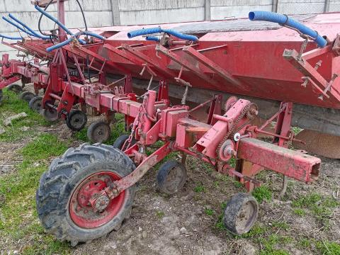 8R/75cm sorközművelő,  műtrágya kijuttatással 8R/75cm sorközművelő,  műtrágya kijuttatással