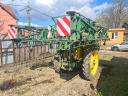 John Deere 638 vontatott permetező