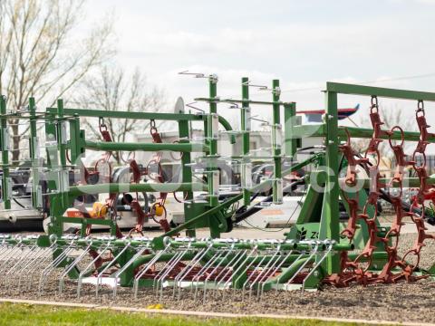 Láncos borona 4-5 m (4 soros,  hidraulikusan összecsukható,  zárt keret) / Zagroda 1138-1139 Láncos borona 4-5 m (4 soros,  hidraulikusan összecsukható,  zárt keret) / Zagroda 1138-1139