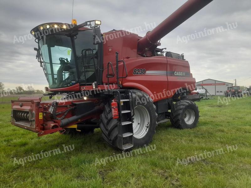 Case IH Axial-Flow 8230