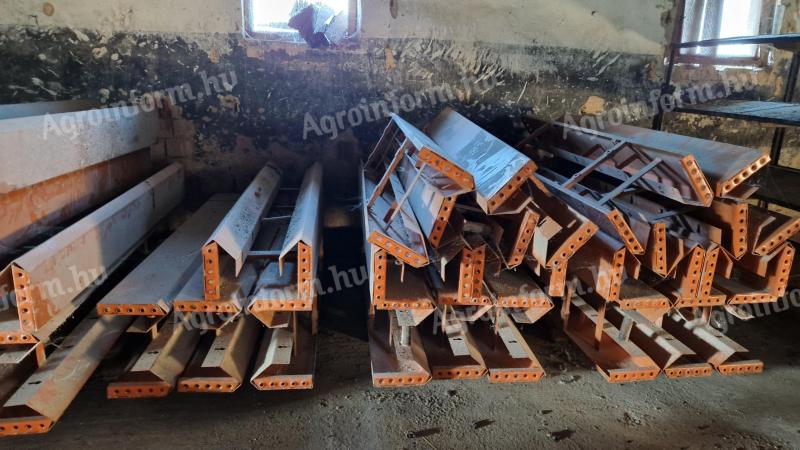 Felsőpályás szállítószalag régi, de nem használt állapotban