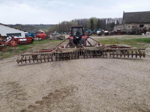 Eladó mezőgazdasági gépek