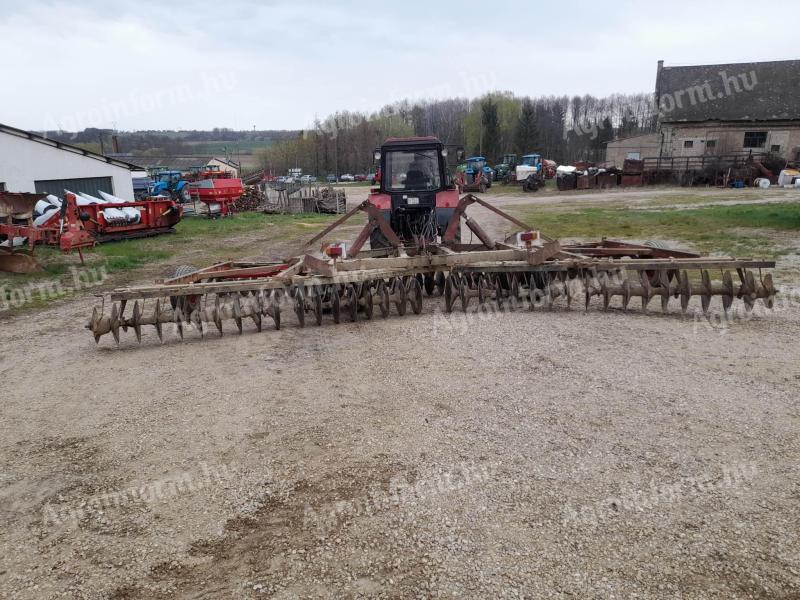 Eladó mezőgazdasági gépek