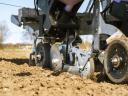 FarmDroid Magyarországon! Vető-,  tő- és sorközművelő,  permetező autonóm robot napelemmel