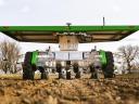 FarmDroid Magyarországon! Vető-,  tő- és sorközművelő,  permetező autonóm robot napelemmel