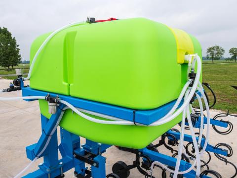 Folyékony műtrágya kijuttató kultivátorra Folyékony műtrágya kijuttató kultivátorra