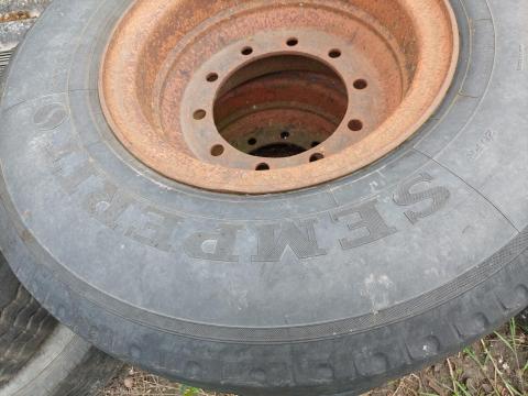 365/80 R20 komplett kerek