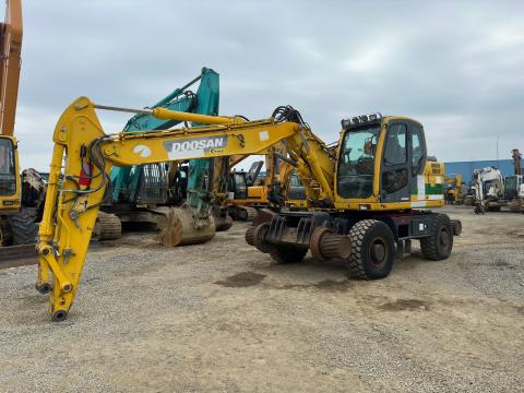 Doosan DX160WR sinenjáró gumikerekes kotró Doosan DX160WR sinenjáró gumikerekes kotró