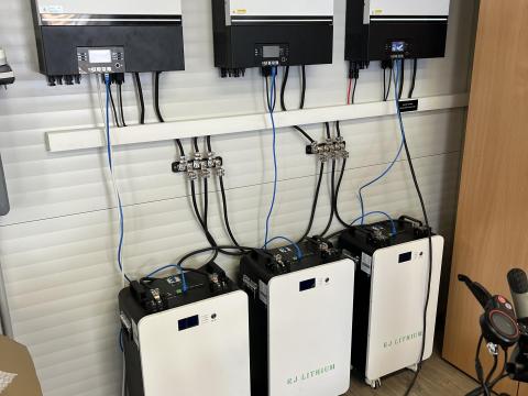 Villamos hálózattól teljesen független Napelemes rendszert csinálunk