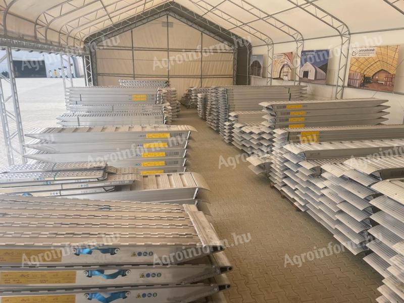 Alumínium rámpa 2 m-től 5 m hosszúságig, 1,75 tonnás teherbírástól 50 tonnáig