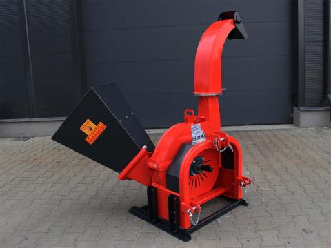 STAREX AX 5 új kardán meghajtású ágaprító kis és közepes traktorokhoz