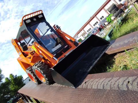 Készletről Locust L753 Power,  L903,  L904,  L1004 kompakt rakodógépek a DORKER Kft-től Készletről Locust L753 Power,  L903,  L904,  L1004 kompakt rakodógépek a DORKER Kft-től